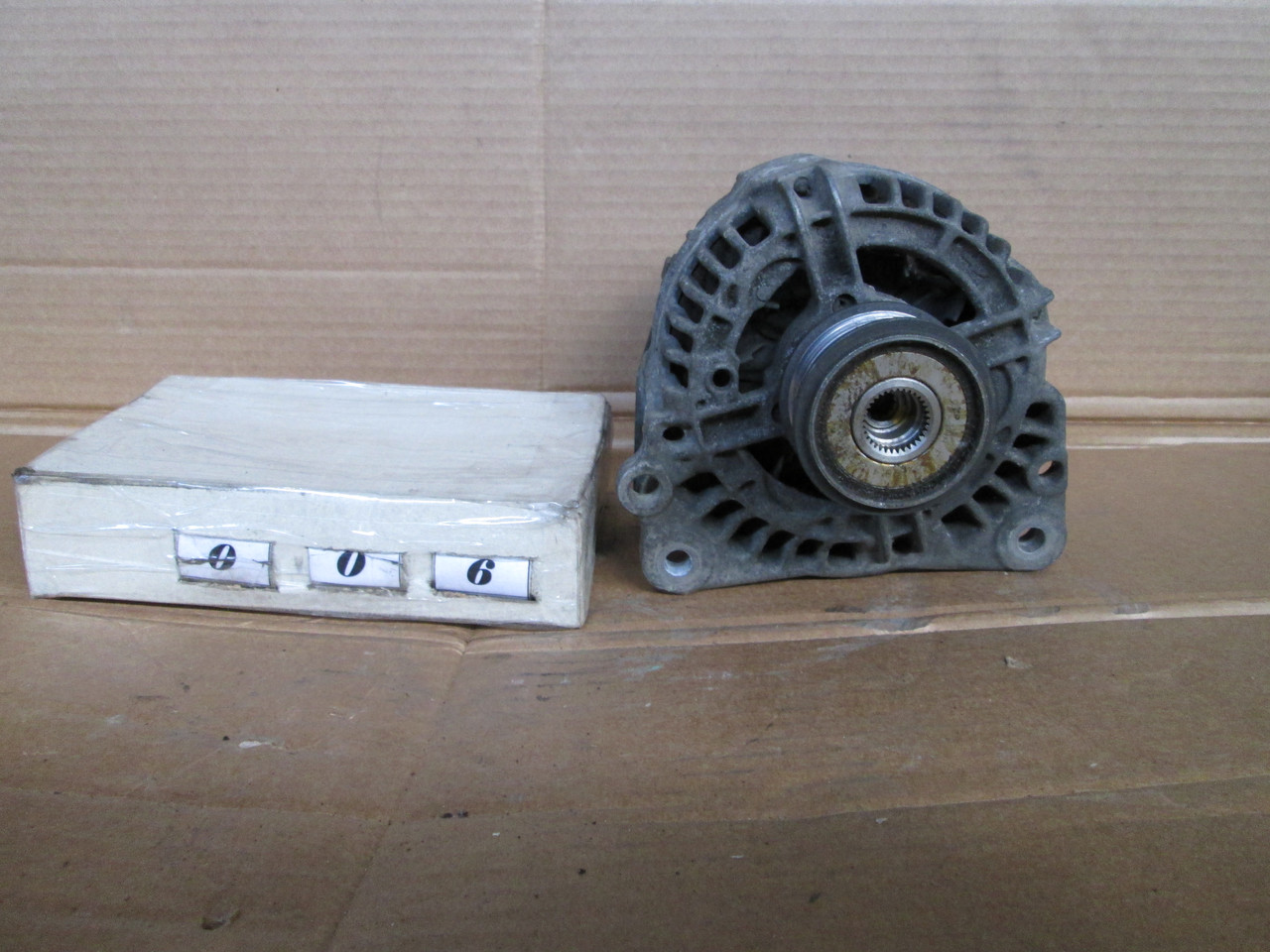 No6 Б/у Генератор/щітки 038903023K 0124315001 70A VW Golf IV Skoda Octavia Audi A3 1997-2004, фото 1