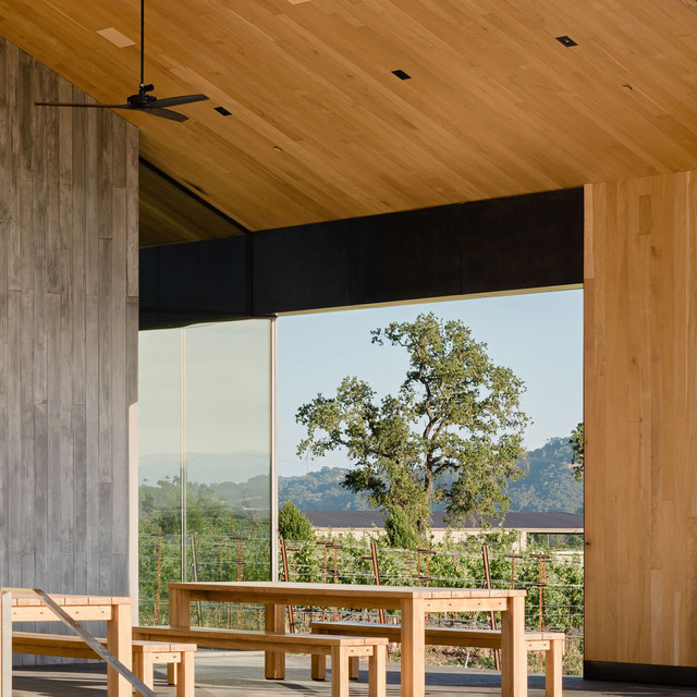 Стол из Экслклюзивной МДФ плиты шпонированой Дубом