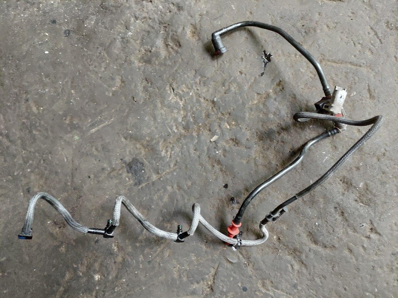 Шланг обратки палива (з клапаном) Renault Trafic, Opel Vivaro 2.5, 2006-2014, 8200503234 (Б/У)