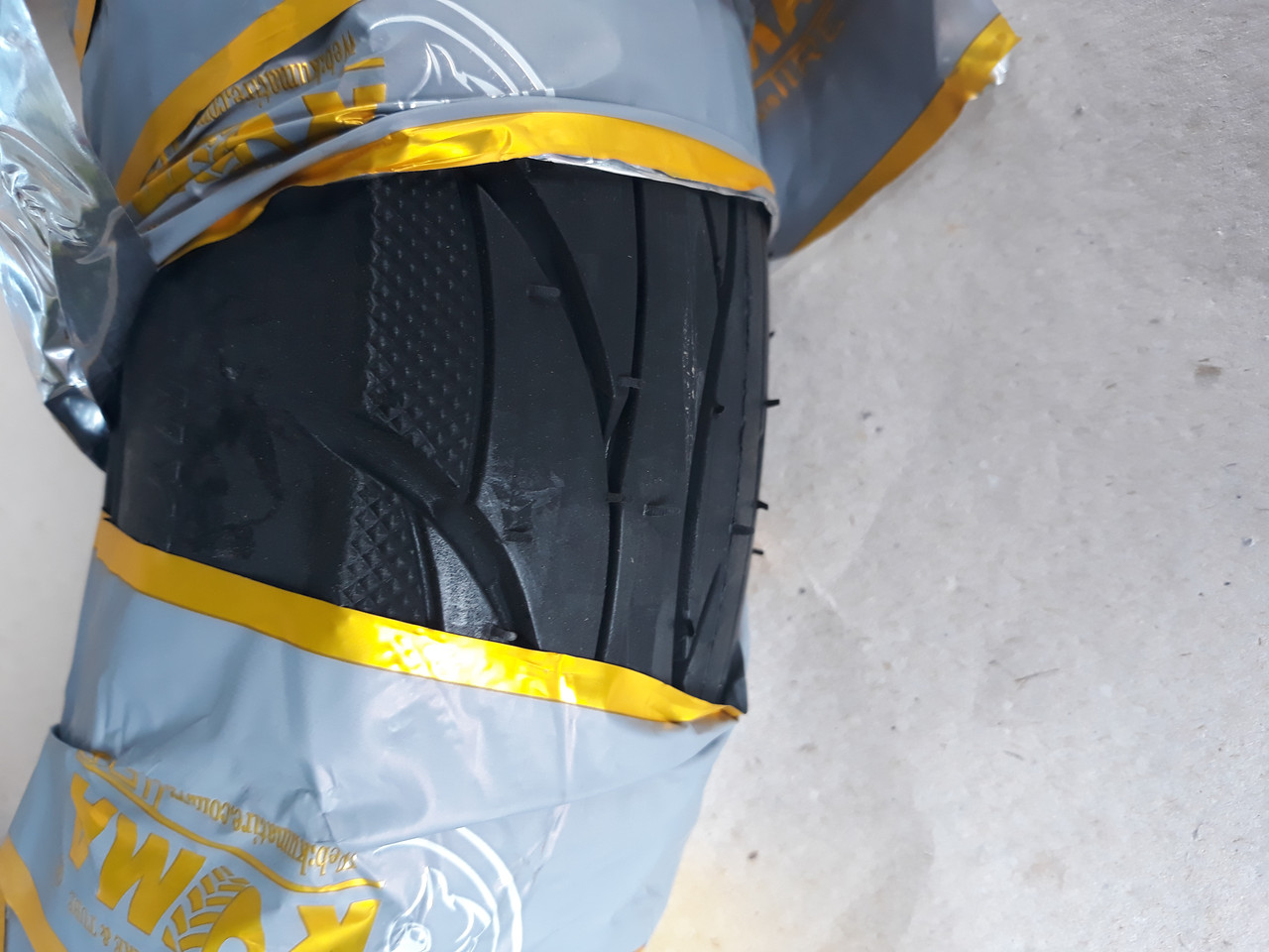 Покришка для скутера Honda Dio AF 18 3.00-10 KUMA
