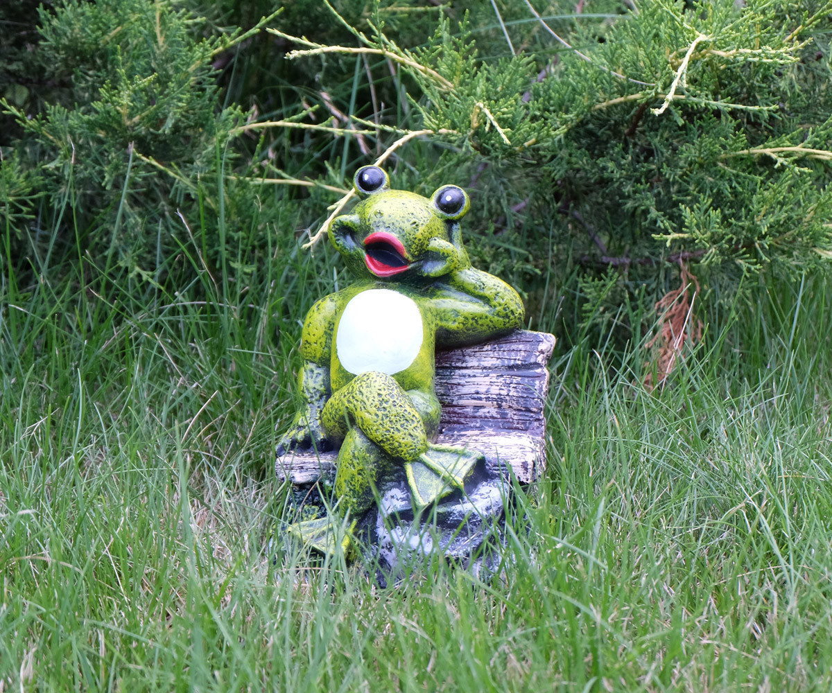 Жаба, що сидить на лавці 20 см гіпс - садовий декор