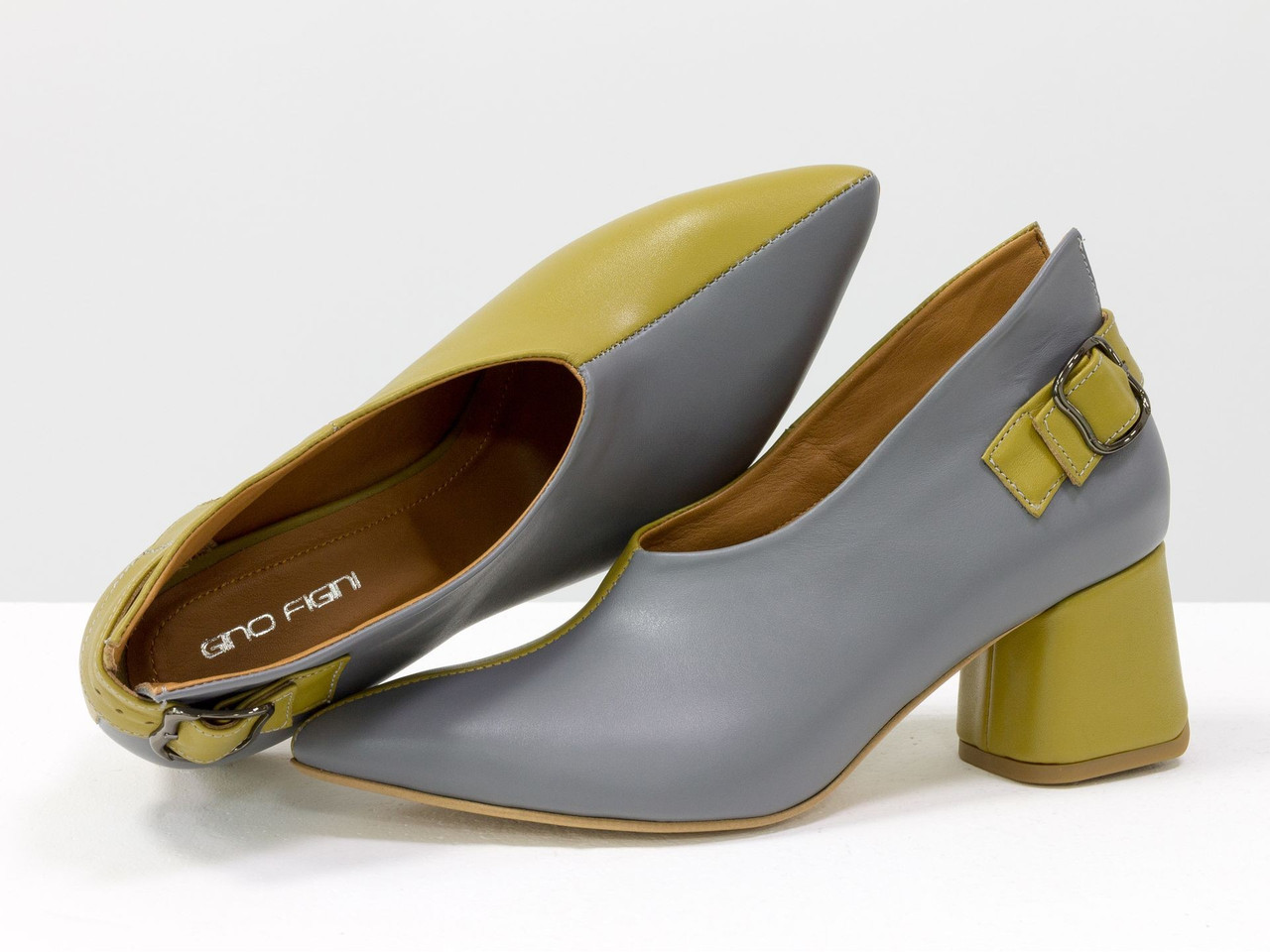 Туфлі рукавички glove shoes) з ремінцем, на невисокому обтяжном підборах, виконані з натуральної шкіри