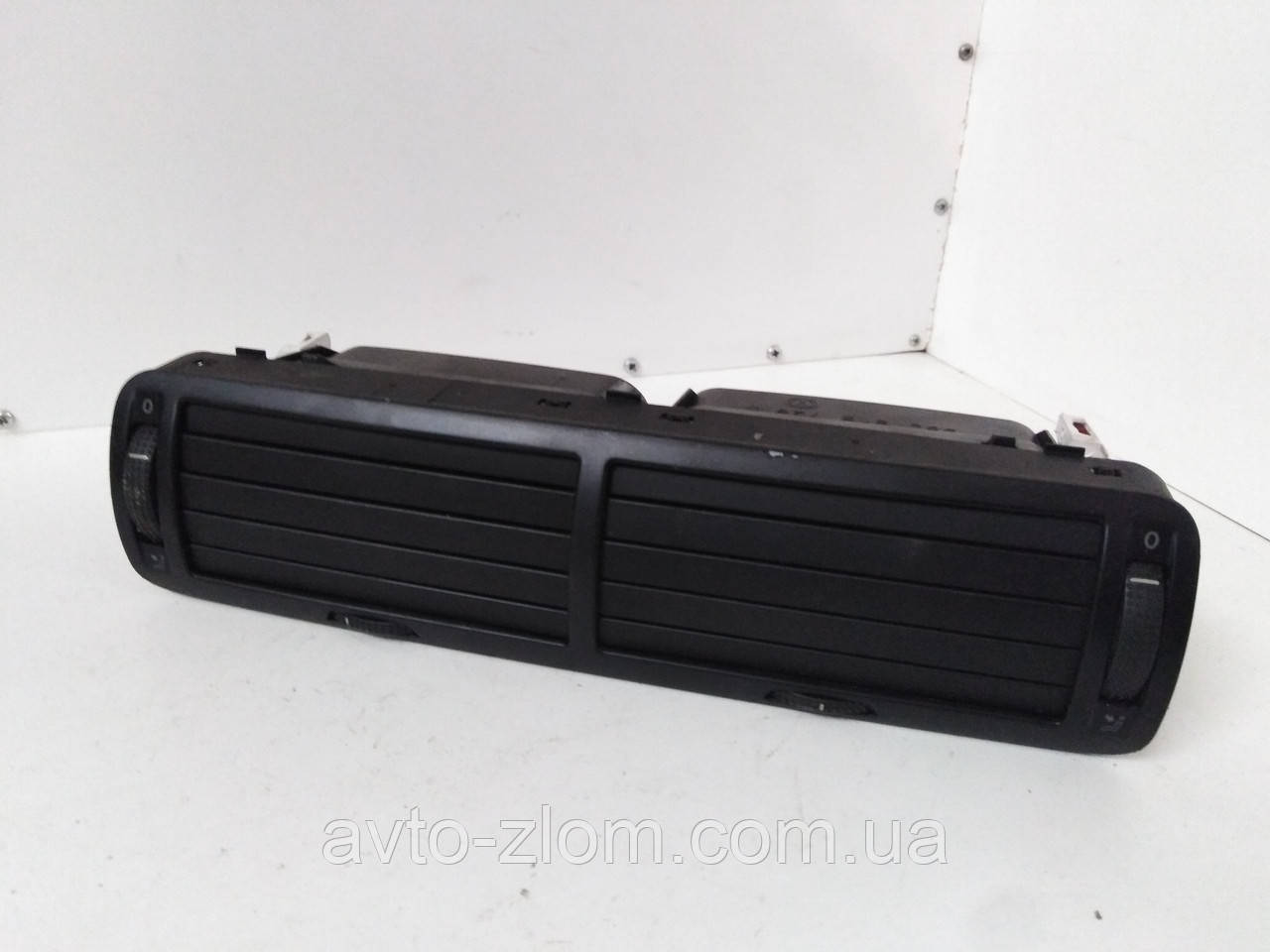 Центральний дефлектор обдування Volkswagen Passat B5, Пасат Б5. 3B0819728D., фото 1