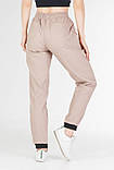 Жіночі брюки з стрейч-котону бежеві, штани джоггеры жіночі на резинці зі шнурком VS 1131, фото 2