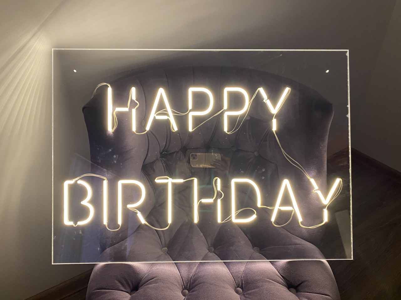 Неоновий напис "Happy Birthday" на прозорій акриловій прямокутній основі холодний неон Manific Decor