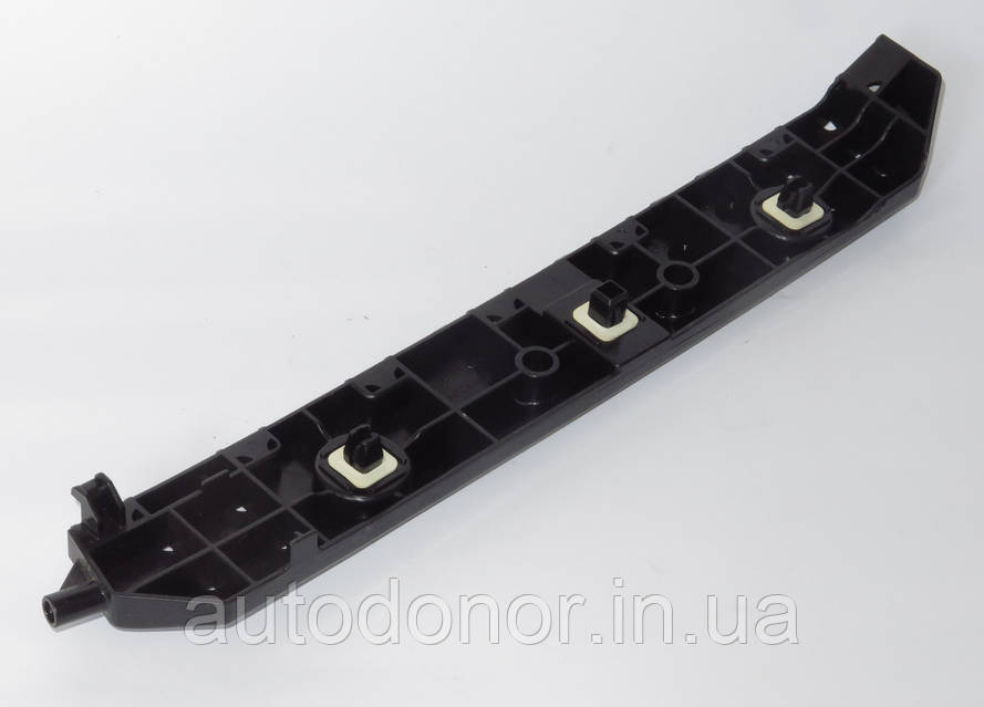 Крепление заднего бампера правое Nissan Leaf ZE1 (18-) 85226-5SK0A