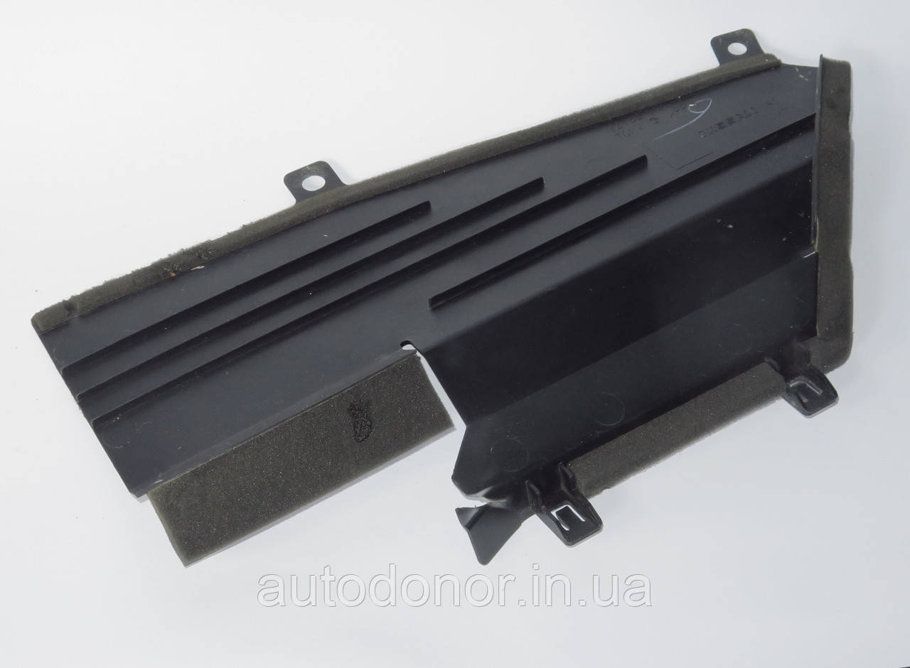 Дефлектор (захист) радіатора верхній лівий Nissan Leaf ZE1 (18-) 92182-5SA0A