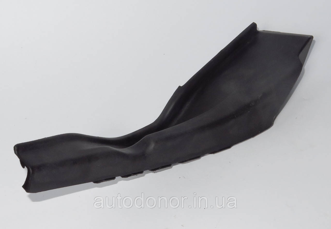 Накладка переднего правого крыла верхняя (водослив) Nissan Leaf