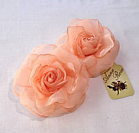 Заколка-уточка с цветком из ткани ручной работы "Персиковая чайная роза"