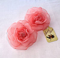 Заколка-уточка з квіткою з тканини ручної роботи "Лососева чайна троянда"