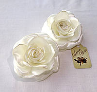 Заколка-уточка с цветком из ткани ручной работы "Молочная атласная роза"