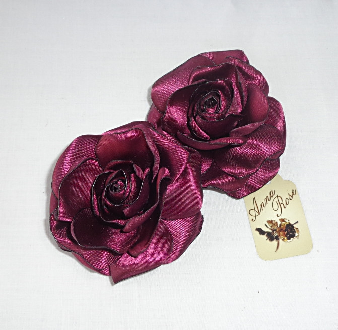 Заколка-уточка з квіткою з тканини ручної роботи "Троянда атласна кольору марсала"