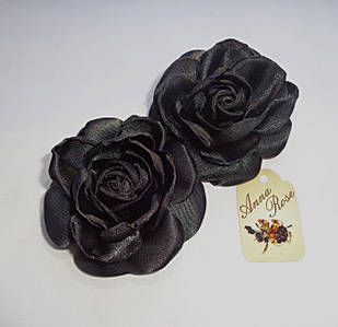 Заколка-уточка з квіткою з тканини ручної роботи "Чорна атласна троянда"
