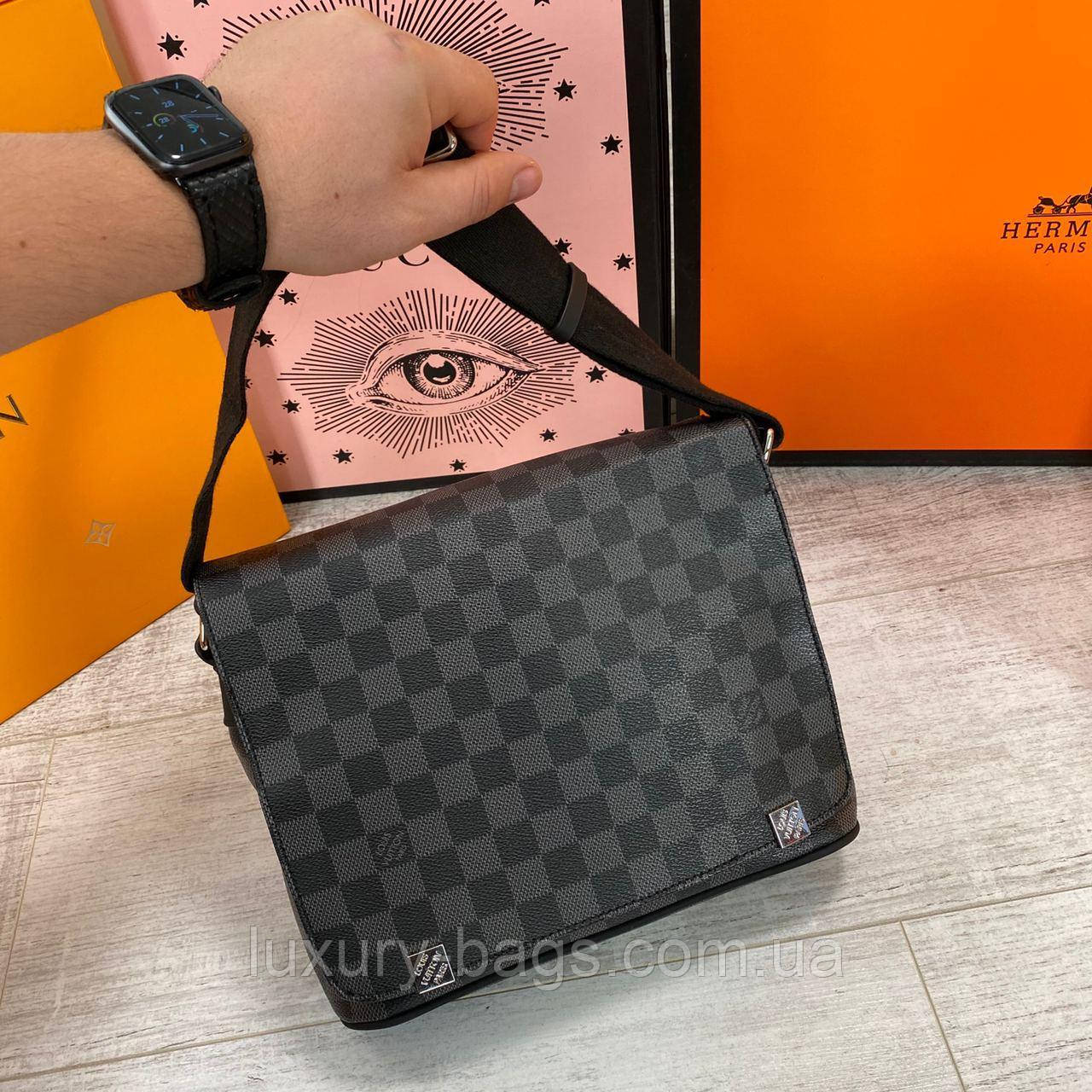 Месенджер Louis Vuitton District