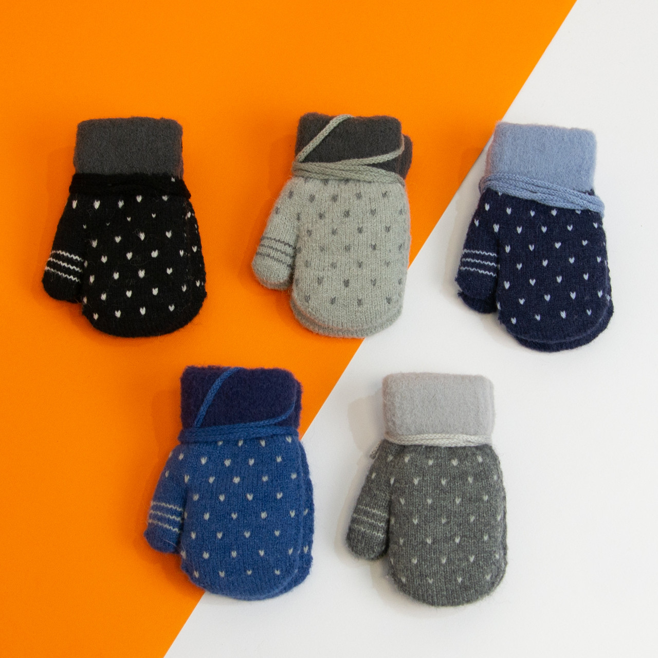 Оптом дитячі рукавиці на 1 - 2 роки зимові на мотузочці (арт. 20-7-100)