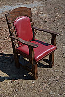 Крісло з оббивкою та підлокітниками дерев'яне