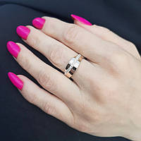 Красивое серебряное кольцо с золотыми вставками и белыми фианитами "Мелани"