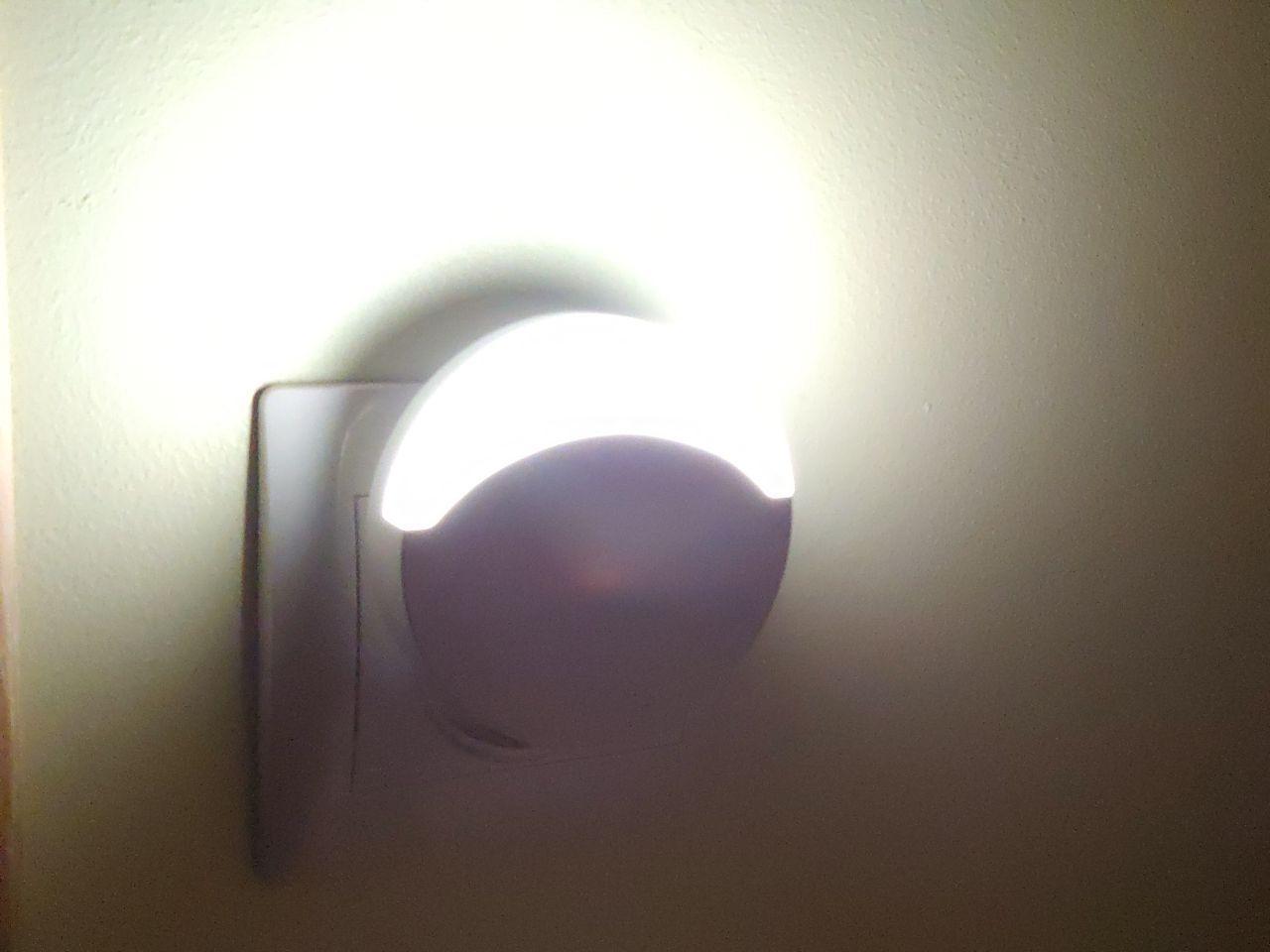 Світильник — нічник "Feron" FN 1119 білий 0.45 W з датчиком освітленості, фото 1