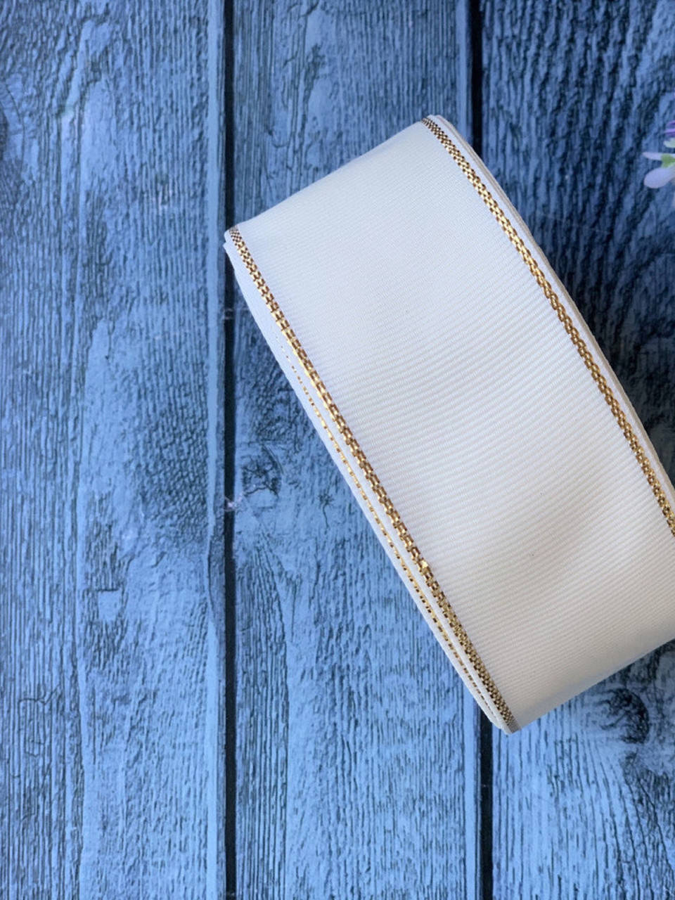 

Лента репсовая с люрексом 4 см, 25 ярд, молочного цвета с золотом