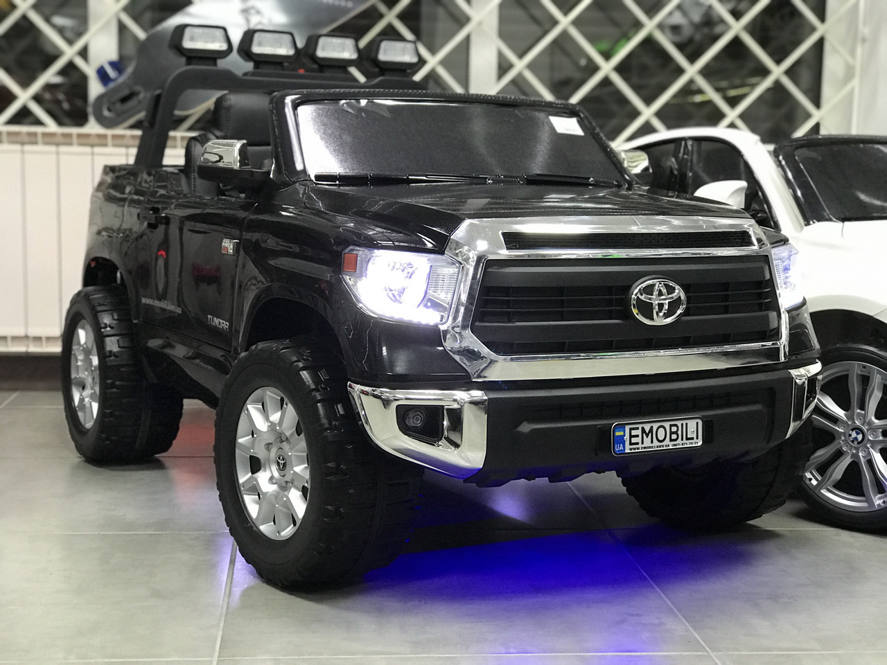 Дитячий джип Toyota Tundra XXL 24v 14Ah, підсвічування днища, підсвічування ніг