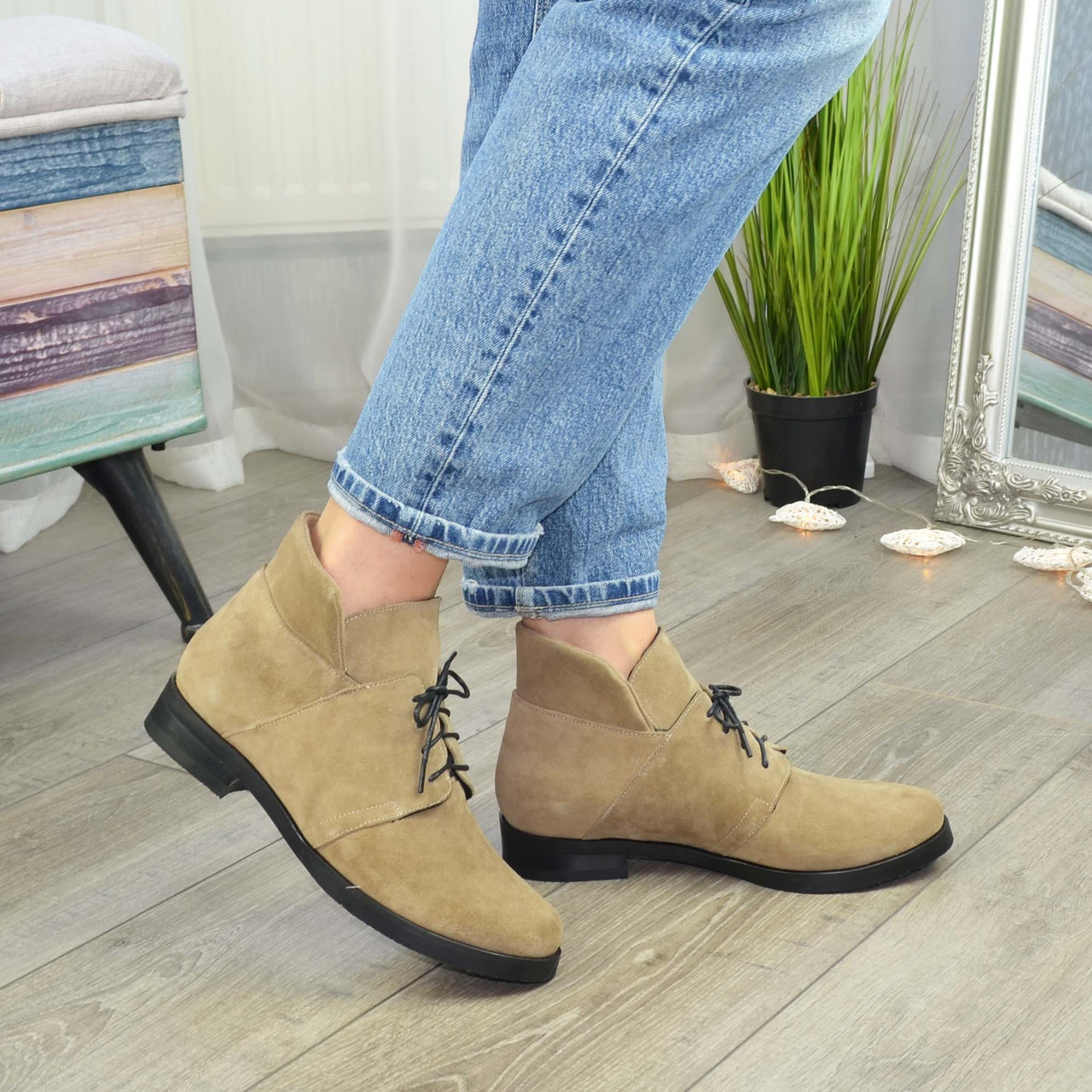 Черевики жіночі замшеві на невисокому каблуці. Колір бежевий, фото 1