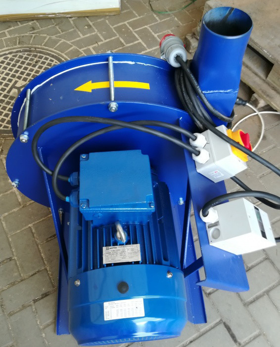 Зернодробарка молоткова дробарка ДКУ подрібнювач зерна 15 кВт