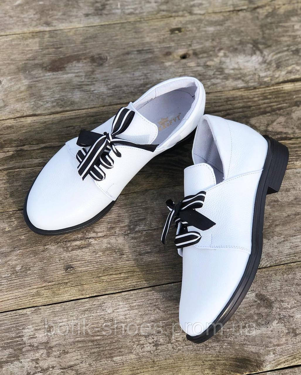 Модні молодіжні шкіряні жіночі туфлі на низькому ходу красиві комфорт легкі м'які стильні якісні білі 40 розмір M.KraFVT 1220 2024