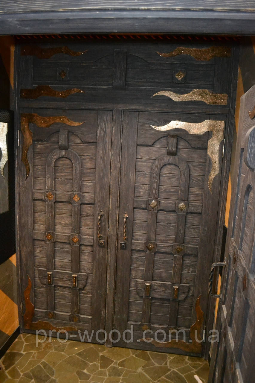 Двери межкомнатные под старину с кованными деталями (в карусели цветовые решения) - фото 7 - id-p1118084900