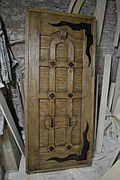 Двері міжкімнатні під старовину з кованими деталями (у каруселі колірні рішення)