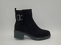 Зимові черевики на товстій підошві. Розміри: 33, 34 (замша); 34 (шкіра).