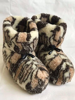 Чуні з овчини, панчохи з овечої вовни