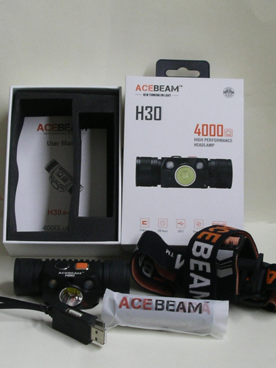 Acebeam H30 Cree XHP70.2 нейтральний білий (5000K) + червоний і зелений діоди.