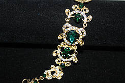 Дивовижний золотистий браслет із зеленим камінням