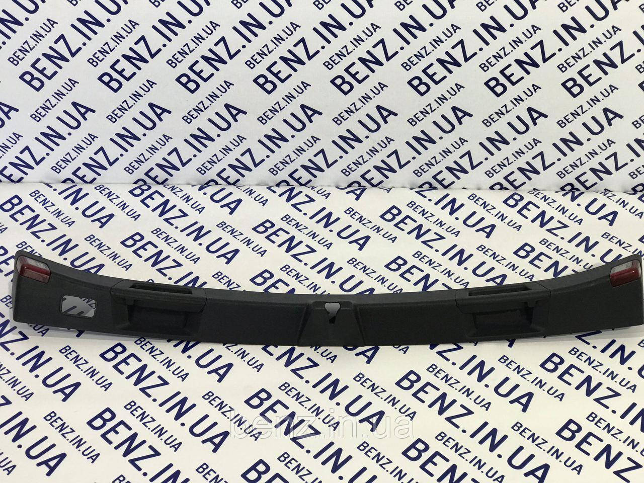 Обшивка кришки багажнику Mercedes S212 A2127400072