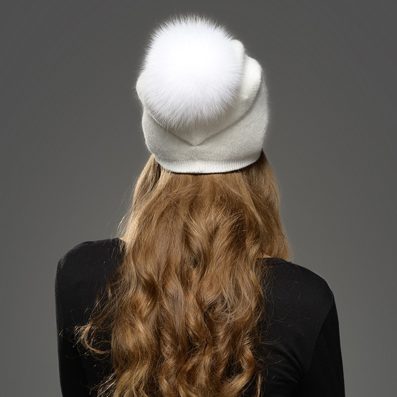 Шапка зимняя женская теплая. Модная женская шапка бини с натуральным меховым помпоном - фото 3 - id-p1256677051