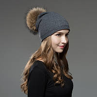 Шапка зимняя женская теплая. Модная женская шапка бини с натуральным меховым помпоном Темно серый