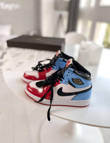Jordan retro blue 2025 and red