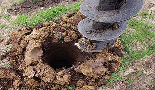 Буріння отворів у землі