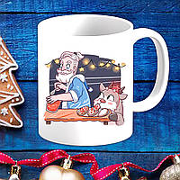 Белая кружка (чашка) с новогодним принтом Дед мороз и Олень обедают
