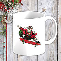 Белая кружка (чашка) с новогодним принтом Дед Мороз на скейте c мешком