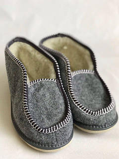 Чуні з овчини, панчохи з овечої вовни