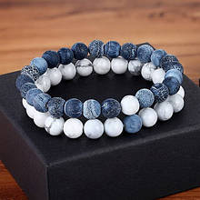 Парний браслет для закоханих з натурального каменю синій агат і матового оніксу білого кольору на гумці