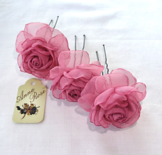 Шпильки для волосся з квітами з тканини ручної роботи "Кармінова чайна троянда"