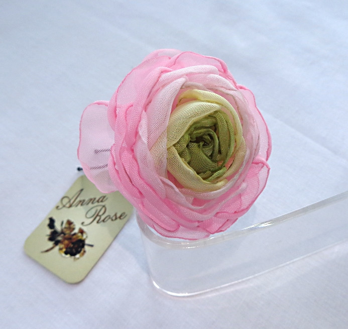Шпильки для волосся з квітами ручної роботи з тканини "Рожевий ранункулюс"
