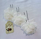 Набір заколок для ошатної зачіски з квітами ручної роботи з тканини "Молочні чайні троянди", фото 2