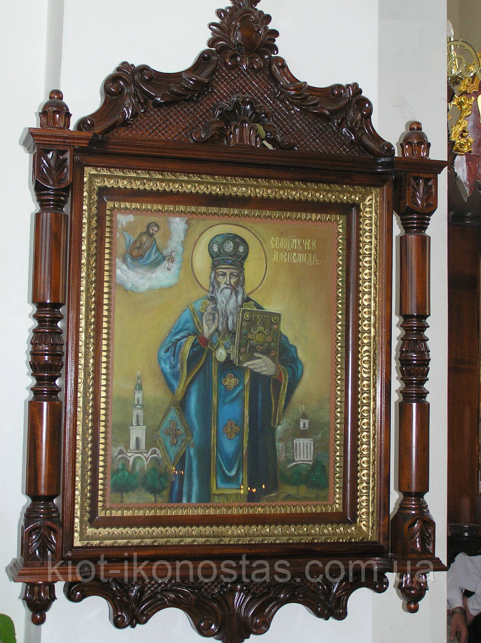 Різьблені кіоти,лаковані
