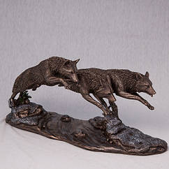 Статуетка "Вовки в гонитві" (37*18 см)