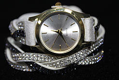 Модний жіночий годинник на довгому ремінці білий із камінням
