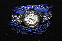 Незрівнянний жіночий годинник намотування довгий синій ремінець із камінням