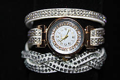 Вишуканий жіночий годинник на довгому білому ремінці з камінням